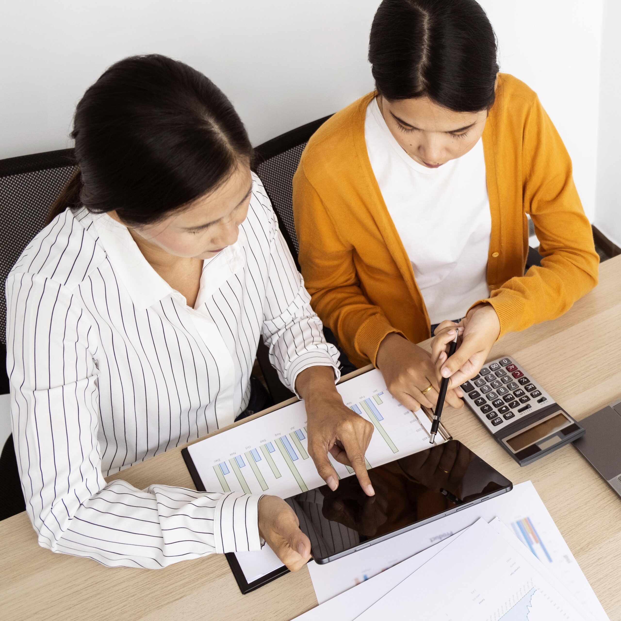 women-working-together-innovative-project-work (1) women-working-together-innovative-project-work (1)